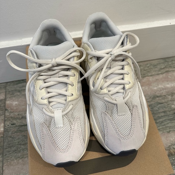 Yeezy Boost 750 in Cream - Picture 6 of 7